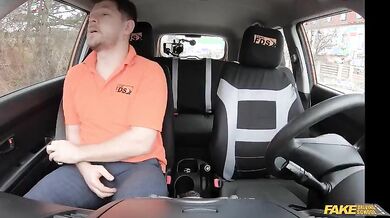 Giulia Diamond scopata nell'esame di scuola guida