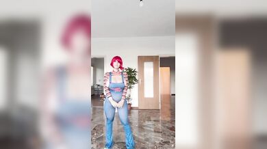 Mady prosperosa tettona si spoglia e rimane nuda