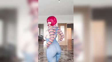 Mady prosperosa tettona si spoglia e rimane nuda