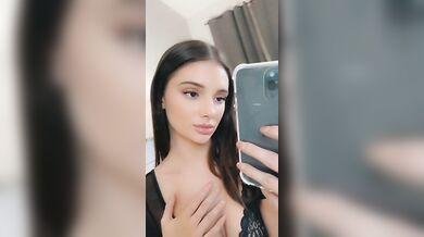 Selfie morettina fica in body nero