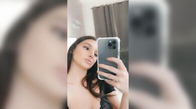 Selfie morettina fica in body nero