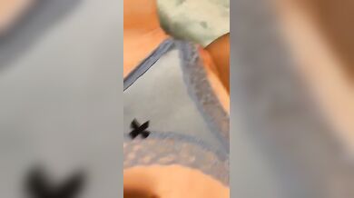 Giorgina fa vedere la fica