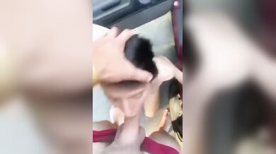 Bocchino fuori dalla macchina fidanzata