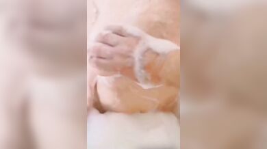 Bagno moglie tettona italiana