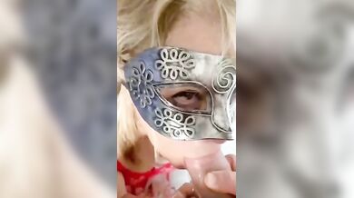 Pompino moglie sborrata in bocca video cuckold