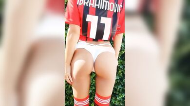 Sfizy milanista con culo spettacolare