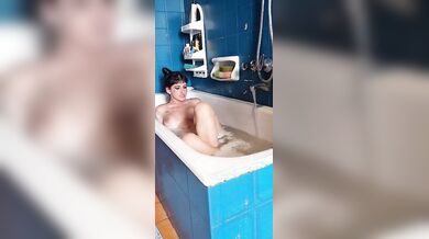 Valery Vita masturbazione con squirting dicendo porcate