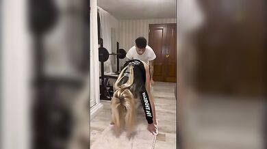 Biondina italiana si fa scopare dal suo personal trainer