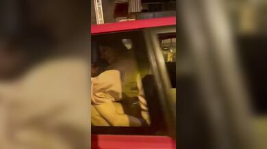 La stai sventrando leone - Beccati a scopare in macchina