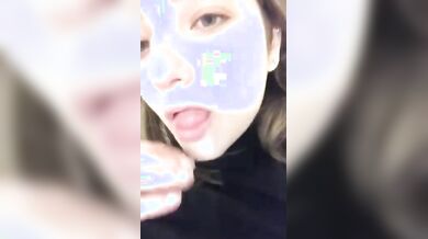 Diciottenne italiana si masturba tutti i buchi