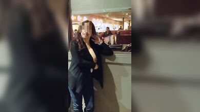 Moglie tettona le esce in hotel