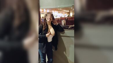 Moglie tettona le esce in hotel