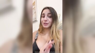 Hai il pene cosi piccolo che mi fai veramente pena OF