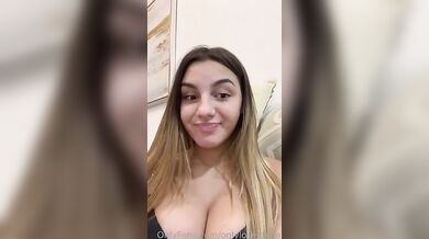 Hai il pene cosi piccolo che mi fai veramente pena OF