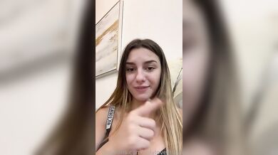 Hai il pene cosi piccolo che mi fai veramente pena OF