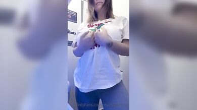 Mady fa la porca nel bagno dell'aereo