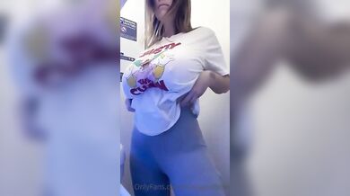 Mady fa la porca nel bagno dell'aereo