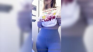 Mady fa la porca nel bagno dell'aereo