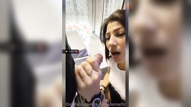 Mamma non è in casa me lo fai un pompino?