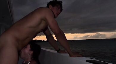Ragazza italiana inculata sul balcone da influencer tunisino