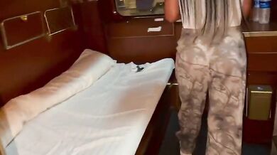 Fa sesso con la nuova fidanzata romena