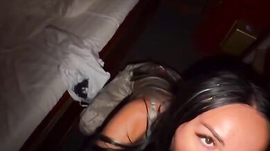 Fa sesso con la nuova fidanzata romena