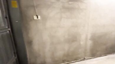 Moglie tettona presa a novanta