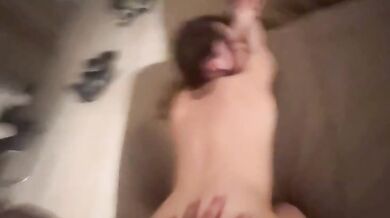 Sbaglia stanza e cornifica il fidanzato con fico tatuato