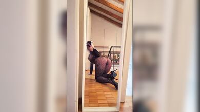 Selfie biondina social tettona