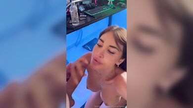 Sborrami questo faccino da troia