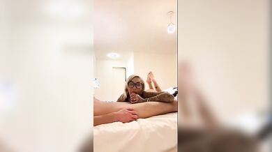 Coniglietta culona bionda scopata in live