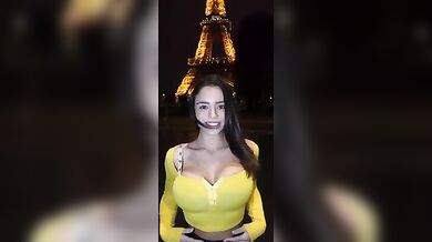 Jaele Corsi tettona social