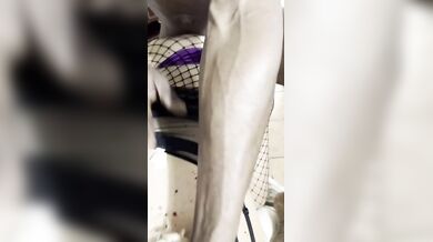 Martellata a pecorina da africano davanti al suo cornuto
