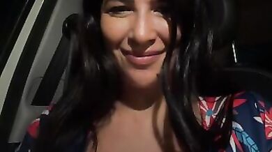 Ci sta succhiarti un po' questo pisellone in auto