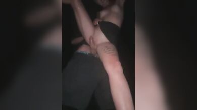 Hai il cazzo duro? Fammi toccare vieni qua