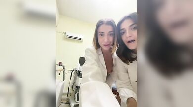 Ci proviamo col ginecologo che ci vuole scopare