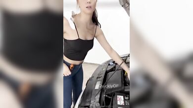 Cazzi e motori scopata sul cofano teen social
