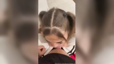 Passaggio con scoparina e sborrata in faccia
