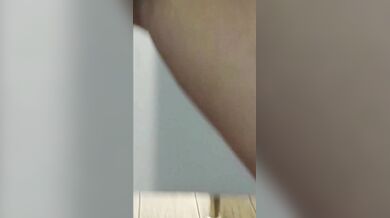 Vieni qui e spompinami veloce prima che passa qualcuno