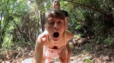 Bocca e fica Milf italiana trombata nel bosco