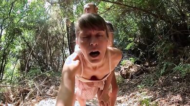 Bocca e fica Milf italiana trombata nel bosco