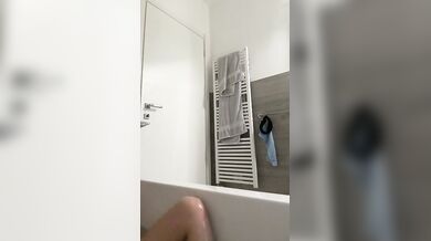 Milf italiana in diretta mentre fa il bagno