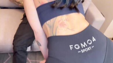 Andra tettona mora sega l'amico