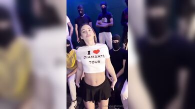 Sar4 D1amante tour gang bang con i suoi fans