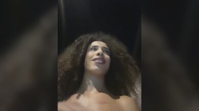 Sono al parco è la fica mi sta grondando