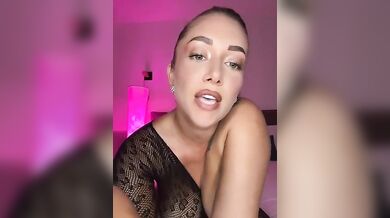 Tettona con grosso culo spompina il cazzo
