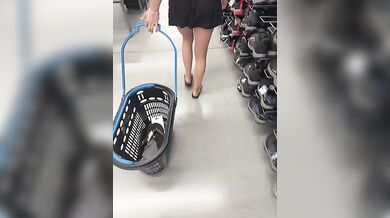 Moglie fa la troia al centro commerciale