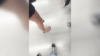 Moglie fa la troia al centro commerciale