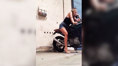 Milf italiana fa la troia dal meccanico