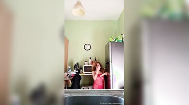 Tettona social italiana si masturba in diretta Of